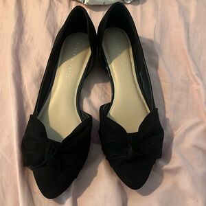 Kelly & Katie Black pointy toe shoes